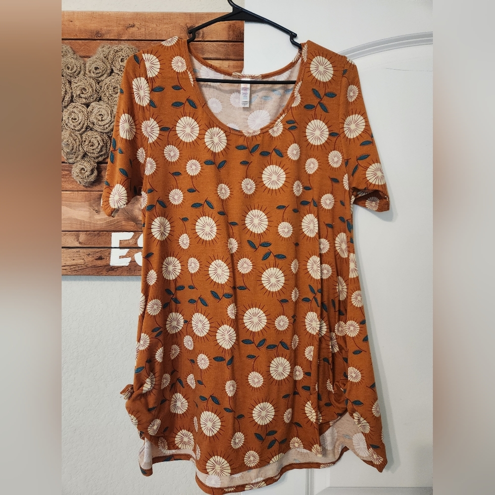 Lularoe M Tunic Top